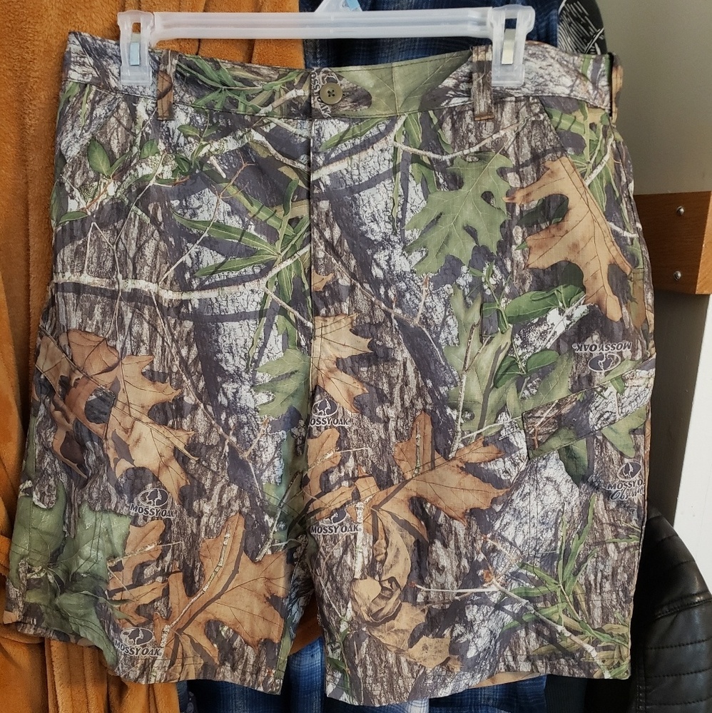 Mossy Oak loose shorts size L
